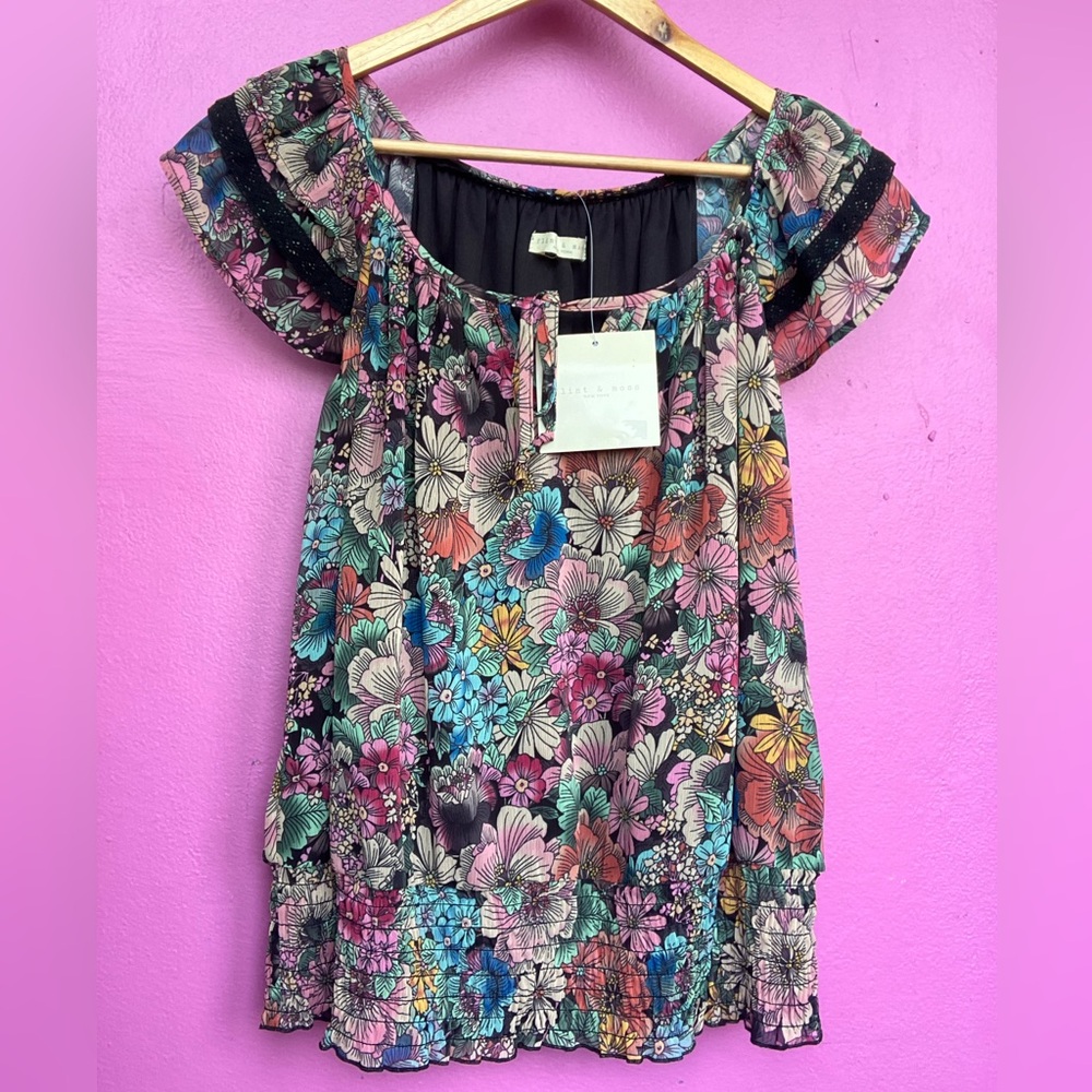 NWT Flint and Moss top